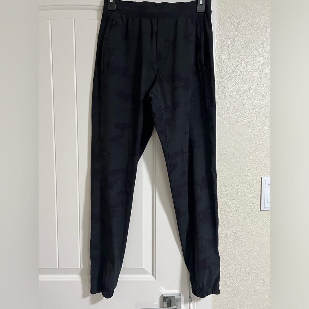 Lululemon camo joggers